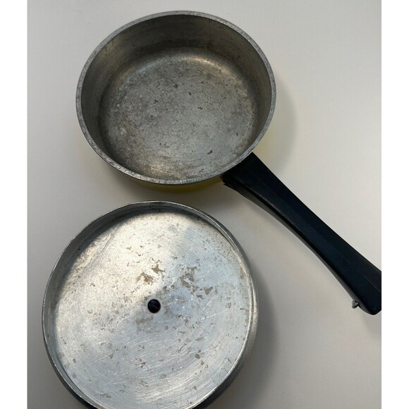 Small Club Aluminum Yellow Sauce pan/pot with lid - Picture 4 of 9